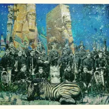 تابلو نقاشی عادل یونسی – اثر مفهومی گروه موسیقی و گورخر | ابعاد 149×149 سانتی‌متر